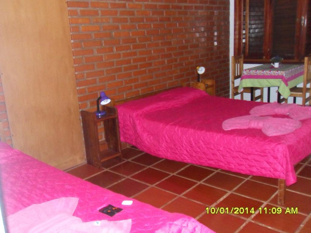 Hostel y Posada Colibri Puerto Iguazú Habitación foto